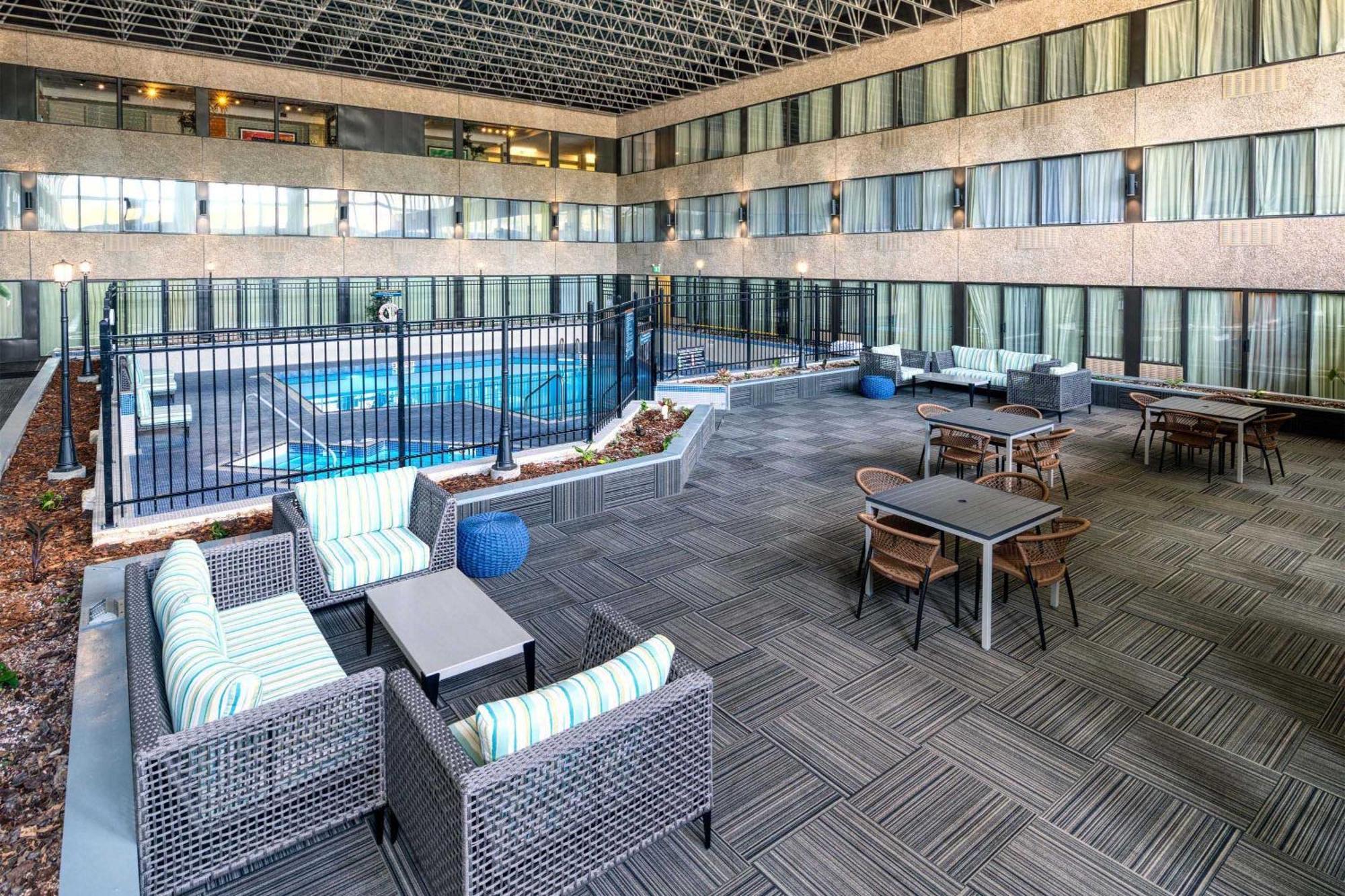 Sandman Hotel Пентиктон Экстерьер фото